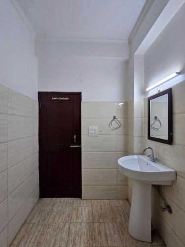 hotel city gold hotel in dharamshala