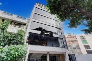 super townhouse preet vihar metro station