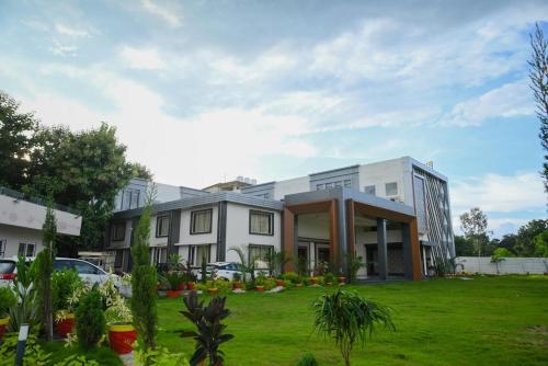 Jai Vilas Palace & Resort,,3 star