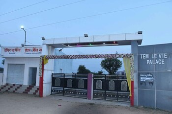 temple view palace hotel and garden