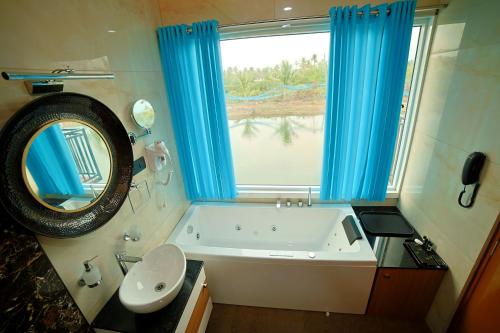 s cross munroe island resort