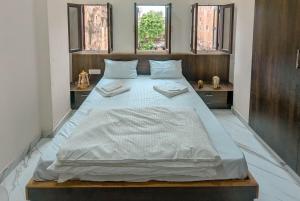 the pink nest backpackers abode