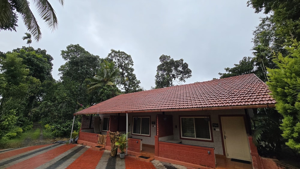 twisted tree cottages coorg
