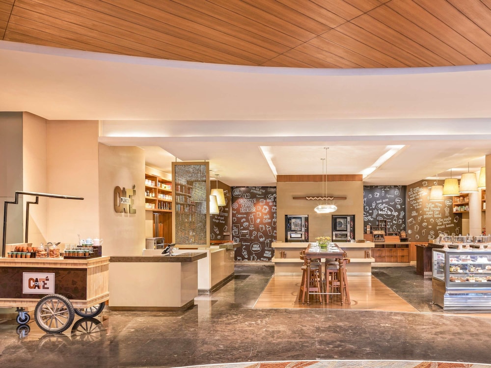 pullman new delhi aerocity hotel