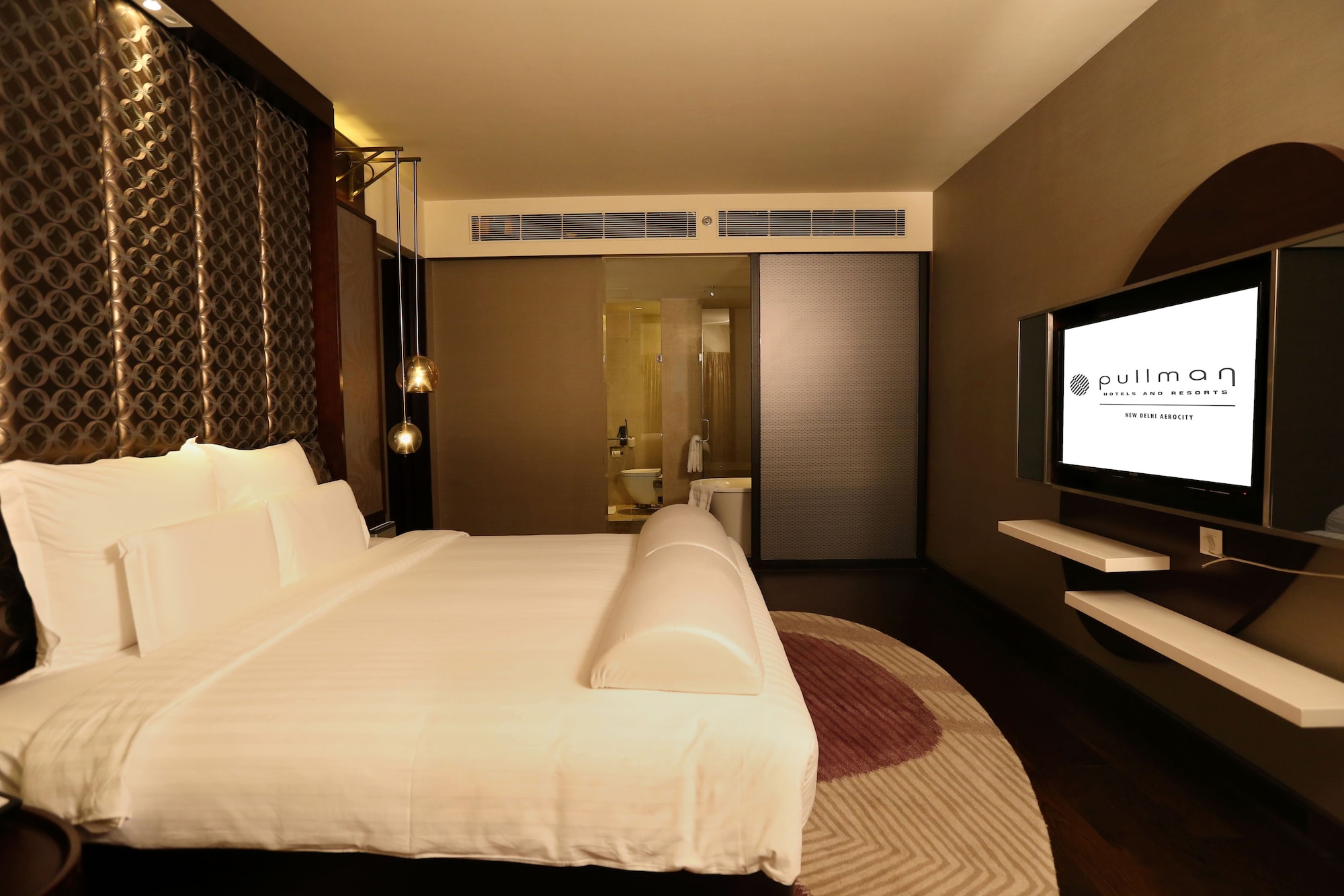 pullman new delhi aerocity hotel