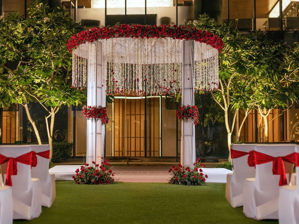 pullman new delhi aerocity hotel