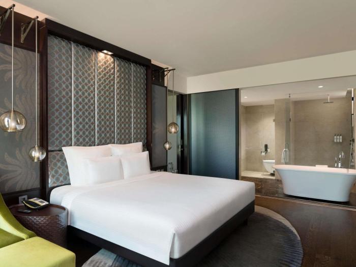 pullman new delhi aerocity hotel