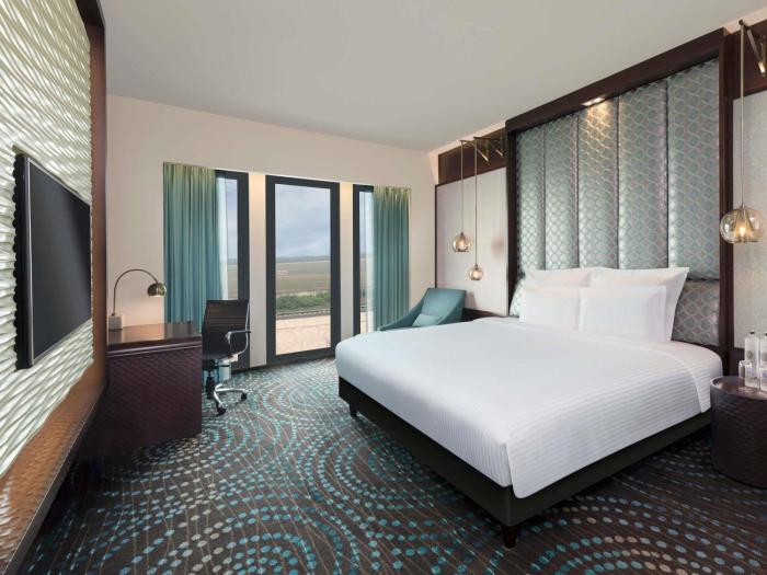 pullman new delhi aerocity hotel