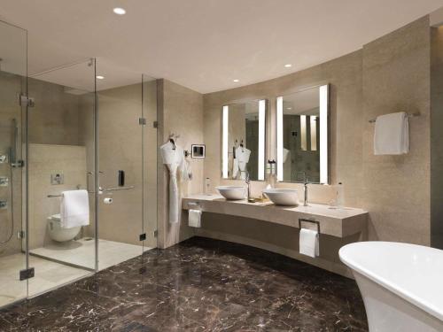 pullman new delhi aerocity hotel