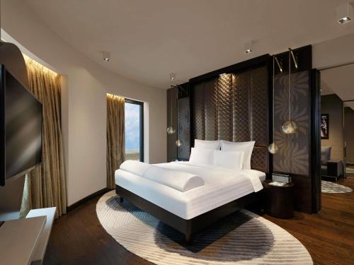 pullman new delhi aerocity hotel