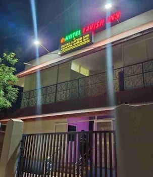 hotel lavish inn
