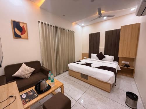 Hotel Kusum Kunj,,3 star