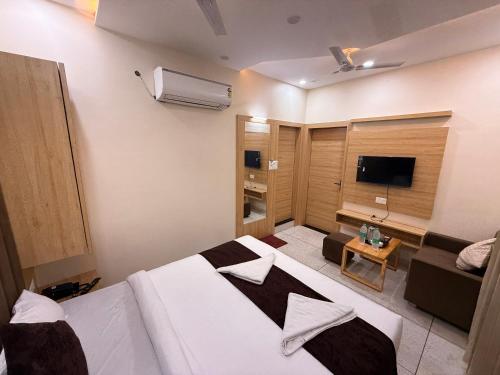 Hotel Kusum Kunj,,3 star
