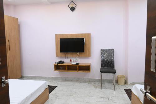 Divya Paying Guest House,,2 star