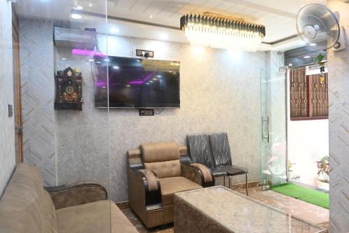 Divya Paying Guest House,,2 star