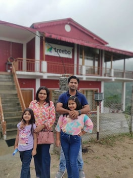 omvilla with mountain view