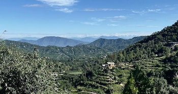 omvilla with mountain view