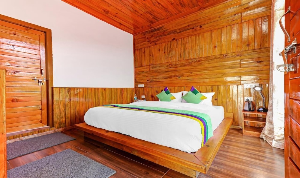 omvilla with mountain view