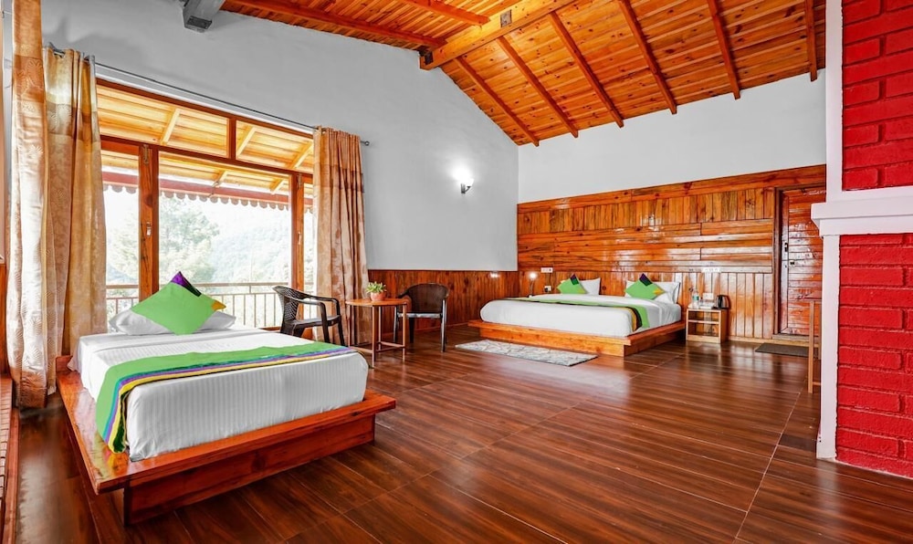 omvilla with mountain view