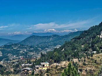 omvilla with mountain view