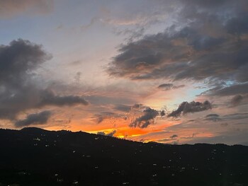 omvilla with mountain view