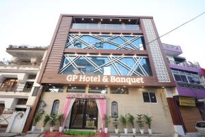 Gp Palace,,2 star