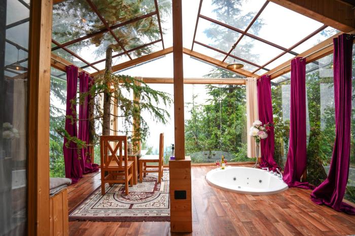 thecozynest jacuzzi treehouse