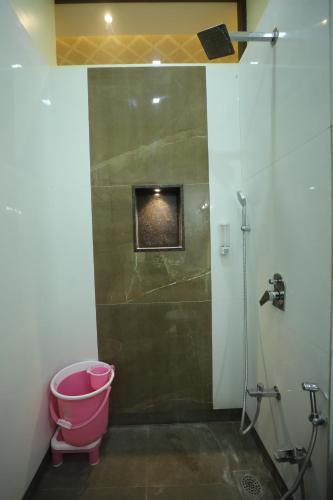 vl patil stays and banquets