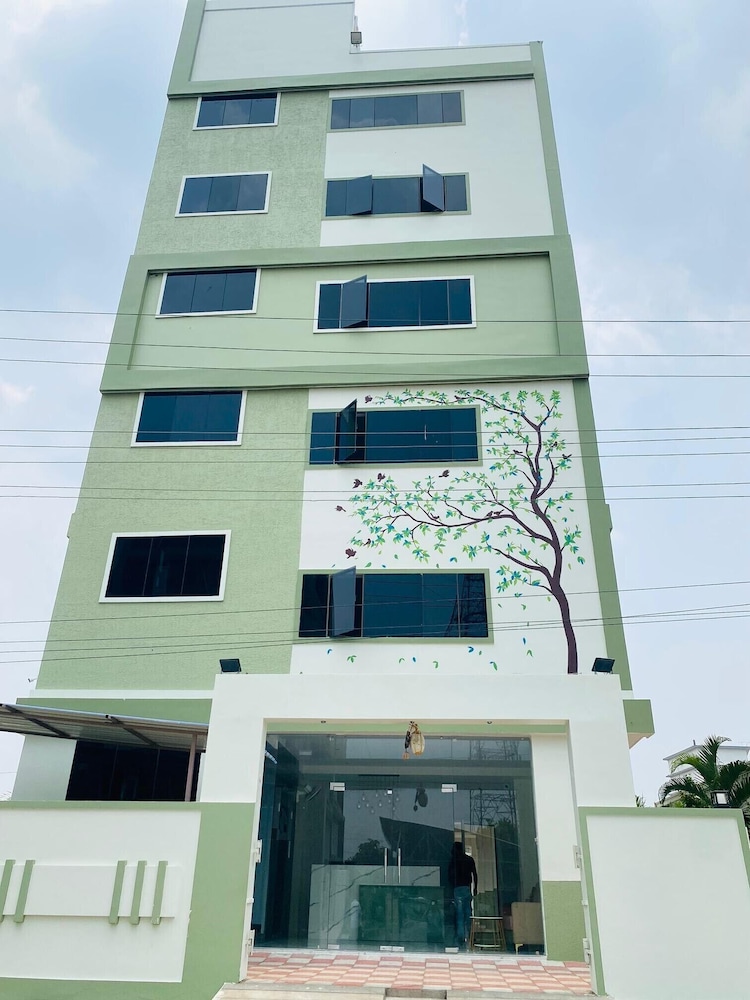 hotel vistaara grand