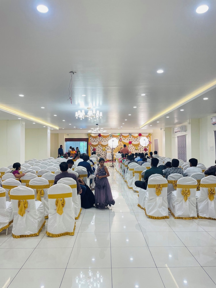 hotel vistaara grand