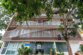 hotel acacia yelahanka