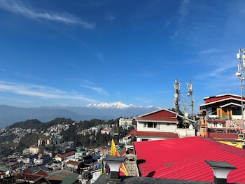 the rooftop by darjeeling