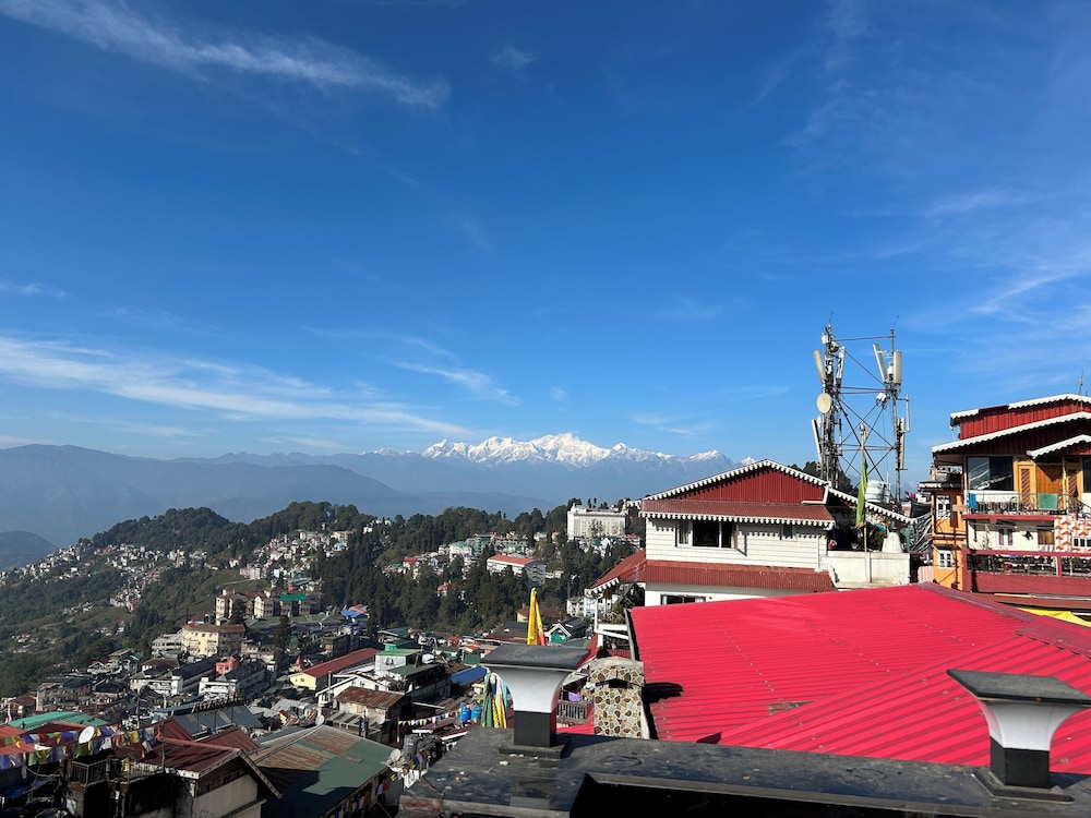 the rooftop by darjeeling