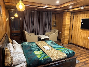 the rooftop by darjeeling