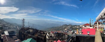 the rooftop by darjeeling