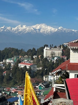 the rooftop by darjeeling
