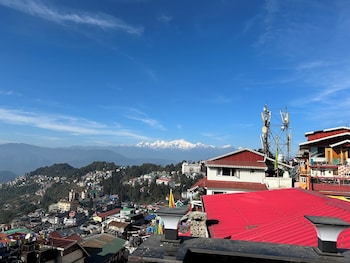 the rooftop by darjeeling