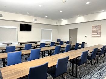 holiday inn express hotel and suites topeka north by ihg