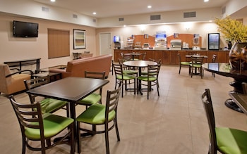 holiday inn express hotel and suites topeka north by ihg
