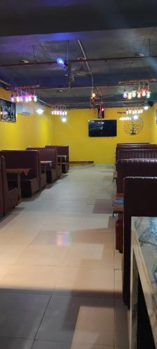 modest rooms by libra