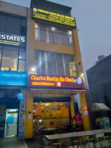 modest rooms by libra