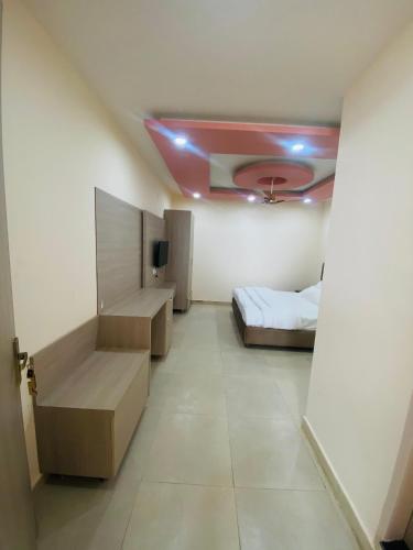 modest rooms by libra