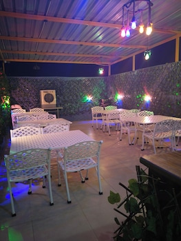 modest rooms by libra