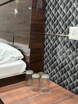 anushri lodge and restaurants