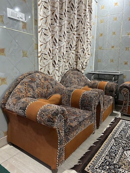 anushri lodge and restaurants