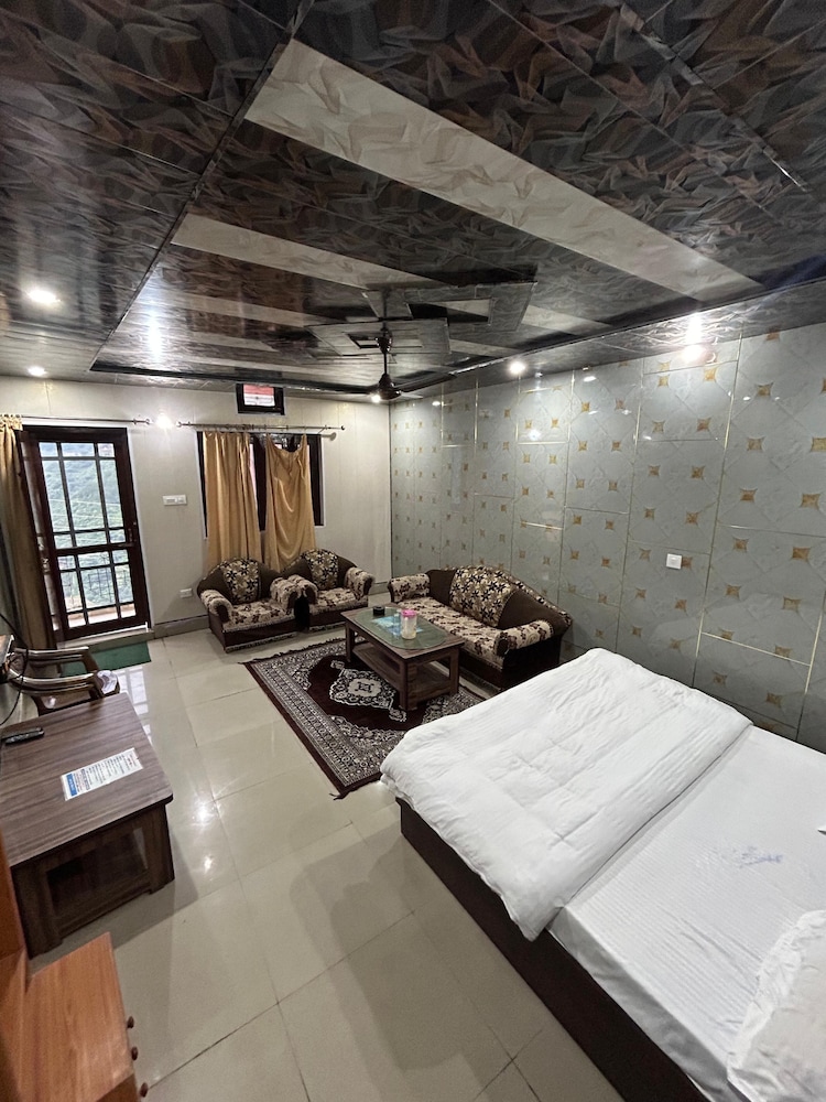 anushri lodge and restaurants