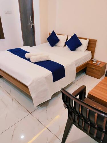 Hotel Bhavya Palace,,2 star