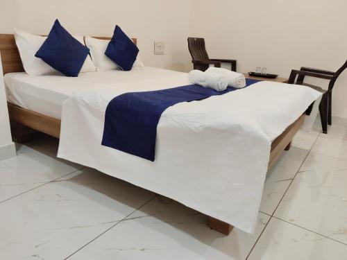 Hotel Bhavya Palace,,2 star