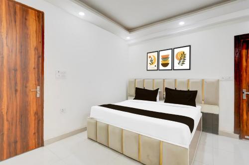 Hotel O Oshiva Stay,,4 star