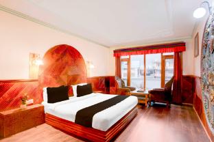 hotel o mall road manali downtown hadimba temple